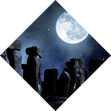 Lade das Bild in den Galerie-Viewer, Poster Mystische Steinkreise unter leuchtendem Vollmond Raute
