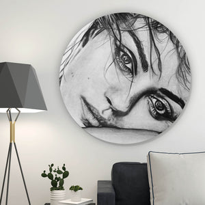 Aluminiumbild Nachdenkliches weibliches Gesicht Zeichenstil Kreis