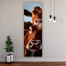 Lade das Bild in den Galerie-Viewer, Aluminiumbild Neugierige Kühe Nahaufnahme Panorama Hoch

