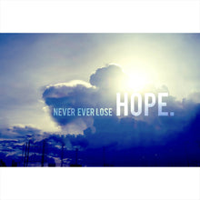 Lade das Bild in den Galerie-Viewer, Leinwandbild Never Lose Hope Querformat
