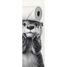 Lade das Bild in den Galerie-Viewer, Aluminiumbild Niedlicher Otter balanciert Toilettenpapier auf dem Kopf Panorama Hoch
