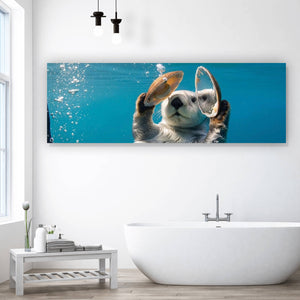 Aluminiumbild Niedlicher Otter mit Muscheln im Wasser Panorama