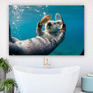 Spannrahmenbild Niedlicher Otter mit Muscheln im Wasser Querformat