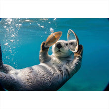 Lade das Bild in den Galerie-Viewer, Spannrahmenbild Niedlicher Otter mit Muscheln im Wasser Querformat

