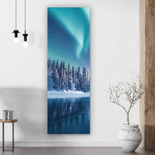 Lade das Bild in den Galerie-Viewer, Leinwandbild Nordlicht über verschneiter Winterlandschaft Panorama Hoch
