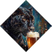 Lade das Bild in den Galerie-Viewer, Aluminiumbild gebürstet Panther genießt Bier Raute
