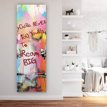 Lade das Bild in den Galerie-Viewer, Aluminiumbild Pop Art Kinder mit Ballons you are never too young Panorama Hoch
