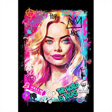 Lade das Bild in den Galerie-Viewer, Poster Porträt einer blonden Frau mit urbanen Graffiti Elementen Hochformat
