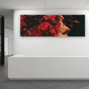 Spannrahmenbild Porträt einer Frau umgeben von Blumen Panorama