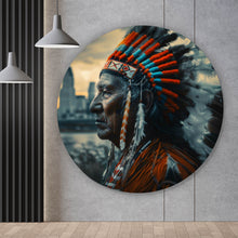 Lade das Bild in den Galerie-Viewer, Aluminiumbild gebürstet Porträt eines Indianers vor moderner Skyline Kreis
