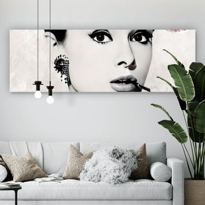 Aluminiumbild Portrait Audrey Hepburn mit Blüten Panorama