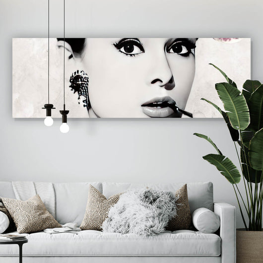 Aluminiumbild gebürstet Portrait Audrey Hepburn mit Blüten Panorama