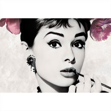 Lade das Bild in den Galerie-Viewer, Aluminiumbild gebürstet Portrait Audrey Hepburn mit Blüten Querformat
