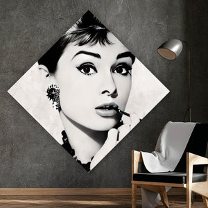 Aluminiumbild Portrait Audrey Hepburn mit Blüten Raute
