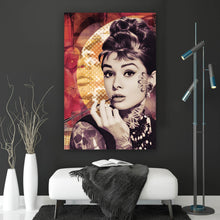 Lade das Bild in den Galerie-Viewer, Aluminiumbild gebürstet Portrait Audrey Hepburn Retro Hochformat
