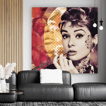 Lade das Bild in den Galerie-Viewer, Aluminiumbild gebürstet Portrait Audrey Hepburn Retro Quadrat
