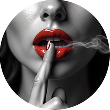 Lade das Bild in den Galerie-Viewer, Aluminiumbild Rauchige rote Lippen Kreis
