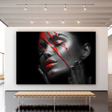 Lade das Bild in den Galerie-Viewer, Leinwandbild Red Face Querformat
