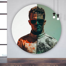 Lade das Bild in den Galerie-Viewer, Aluminiumbild Rennfahrer Porträt Kreis
