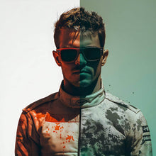 Lade das Bild in den Galerie-Viewer, Poster Rennfahrer Porträt Quadrat
