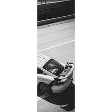 Lade das Bild in den Galerie-Viewer, Leinwandbild Rennwagen auf Rennstrecke Panorama Hoch
