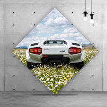 Lade das Bild in den Galerie-Viewer, Aluminiumbild gebürstet Retro Sportwagen in malerischer Landschaft Raute

