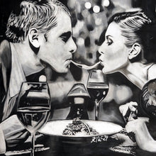 Lade das Bild in den Galerie-Viewer, Acrylglasbild Romantisches Abendessen Paar teilt Spaghetti Quadrat
