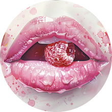 Lade das Bild in den Galerie-Viewer, Aluminiumbild gebürstet Rosa Lippen mit Früchten Kreis

