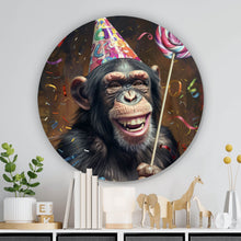 Lade das Bild in den Galerie-Viewer, Aluminiumbild Schimpanse feiert mit Lutscher und Partyhut Kreis
