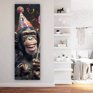 Spannrahmenbild Schimpanse feiert mit Lutscher und Partyhut Panorama Hoch