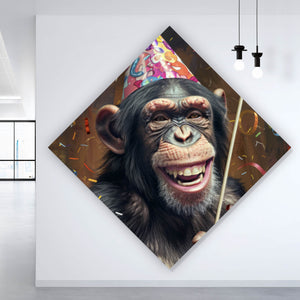 Leinwandbild Schimpanse feiert mit Lutscher und Partyhut Raute