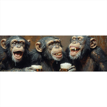 Lade das Bild in den Galerie-Viewer, Poster Schimpansen feiern gesellig mit Bier Panorama
