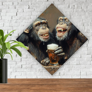 Aluminiumbild gebürstet Schimpansen feiern gesellig mit Bier Raute