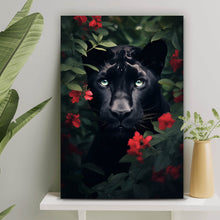 Lade das Bild in den Galerie-Viewer, Poster Schwarzer Panther hinter roten Blüten Hochformat
