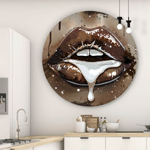 Lade das Bild in den Galerie-Viewer, Aluminiumbild gebürstet Sinnliche Lippen in Schokoladen Farben Kreis
