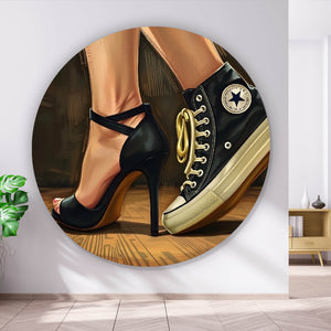 Aluminiumbild Sneaker und High Heel Kontrast Kreis