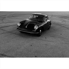 Lade das Bild in den Galerie-Viewer, Poster Sportwagen auf Rennstrecke Querformat
