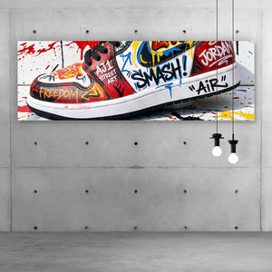 Acrylglasbild Street Art Sneaker mit auffälligem Graffiti Panorama
