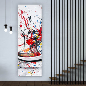 Poster Street Art Sneaker mit auffälligem Graffiti Panorama Hoch