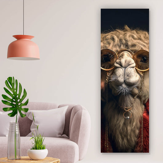 Leinwandbild Stylisches Kamel mit Brille und rotem Mantel Panorama Hoch