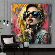 Lade das Bild in den Galerie-Viewer, Acrylglasbild Tattoo Girl vor Graffiti Wand Quadrat
