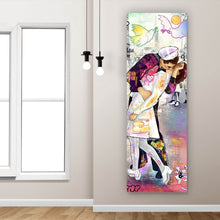 Lade das Bild in den Galerie-Viewer, Poster Verliebtes Paar im bunten Pop Art Stil Panorama Hoch
