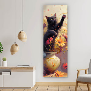 Poster Verspielte Katze zwischen Blumen Panorama Hoch