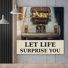 Lade das Bild in den Galerie-Viewer, Poster Vintage Auto in malerischer Gasse Quadrat
