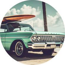 Lade das Bild in den Galerie-Viewer, Aluminiumbild gebürstet Vintage Auto mit Surfbrett am Strand Kreis
