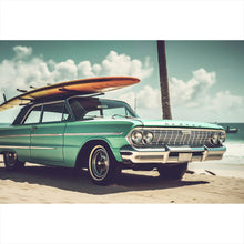 Lade das Bild in den Galerie-Viewer, Aluminiumbild Vintage Auto mit Surfbrett am Strand Querformat
