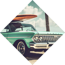 Lade das Bild in den Galerie-Viewer, Spannrahmenbild Vintage Auto mit Surfbrett am Strand Raute
