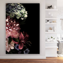 Lade das Bild in den Galerie-Viewer, Leinwandbild Vintage Blumen Hochformat
