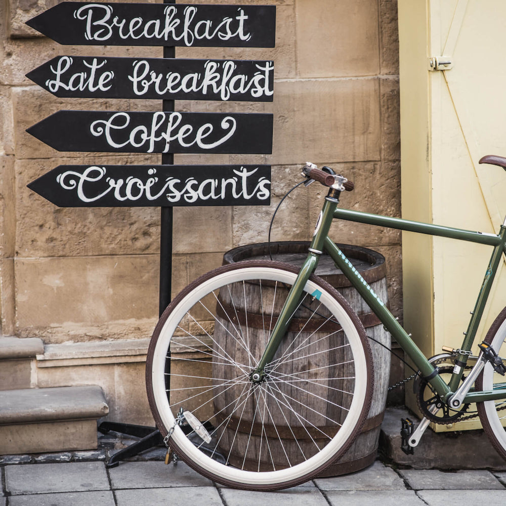 Aluminiumbild gebürstet Vintage Fahrrad Breakfast im Quadrat, Aufhängefertig & Versandkostenfrei – Wandguru