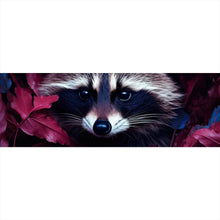 Lade das Bild in den Galerie-Viewer, Aluminiumbild Waschbär zwischen Blättern Panorama
